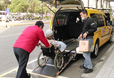 高市身障者搭計程車每段補助增加18元(圖)