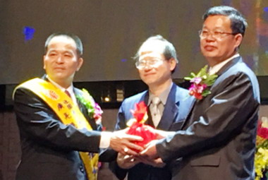 廣亮慈善會理事長暨理監事交接(圖)