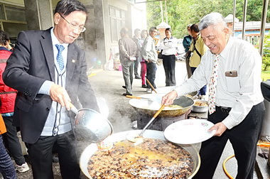 克明宮萬人平安餐 年初一登場(圖)