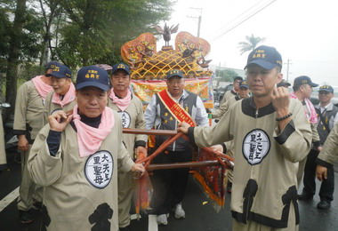 大里福興宮媽祖廟遶境祈安場面熱鬧(圖)