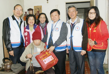 中油愛與回饋  年節關懷左楠區弱勢長輩(圖)