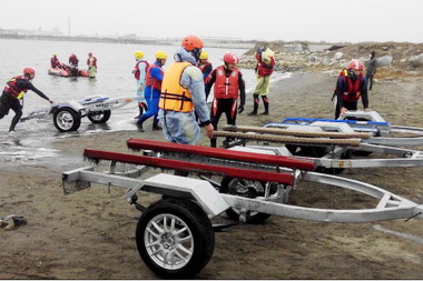 強化水域救援中市辦水上摩托車救援訓練(圖)