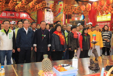 參拜天公廟陳菊：盼臺灣平安無災(圖)