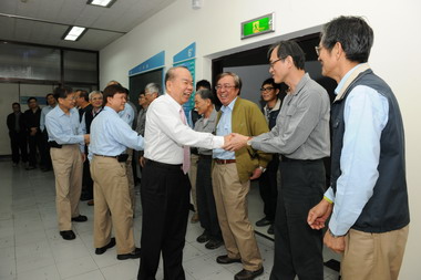 中鋼經營團隊春節拜年揚溢歡樂氣氛(圖)