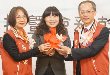高雄榮協會長交接(圖)