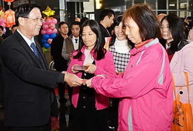 團拜 林明溱盼民眾捐款賑災(圖)