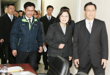 林佳龍陪同蔡英文參訪台中火力發電廠(圖)