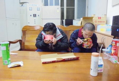 姊弟流浪三百里警發現安置(圖)