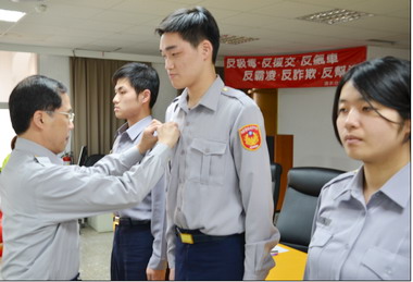 清水警分局初任警察官公開授階(圖)