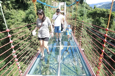 聽音樂會打卡遊玻璃橋免費(圖)