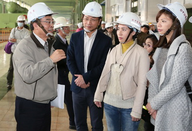 時代力量立委參訪台中火力發電廠(圖)