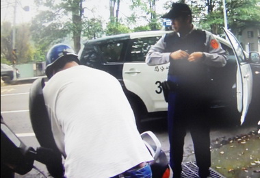 酒駕男逆向狂飆巡邏警攔截(圖)