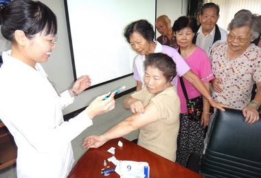 林明溱：流感高峰未過民眾速打疫苗(圖)