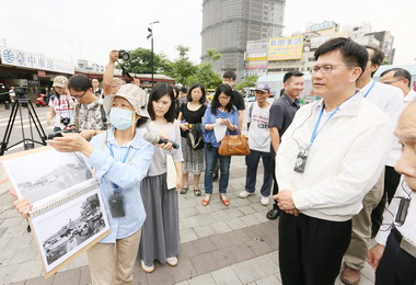化身遊客林佳龍隨城市隱者訪舊城區(圖)