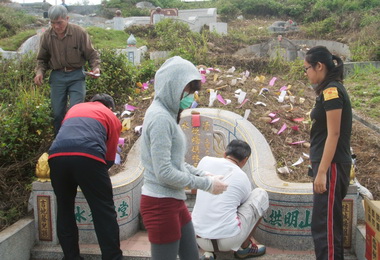 今年清明節掃墓有連假分散人潮(圖)