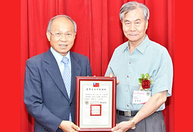 國學研究會李昆漳獲績優詩人獎(圖)