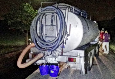 中興大排遭傾倒水肥警埋伏送辦(圖)