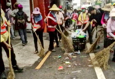 大甲媽祖遶境環保局掃街維護市容(圖)