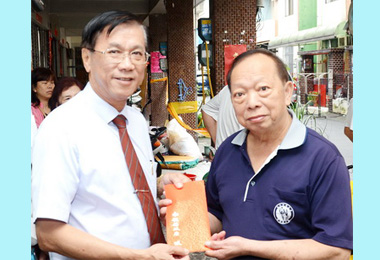 林明溱慰問南投火災受災戶(圖)