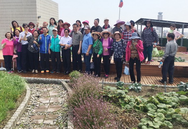 原住民都會農園參訪三民公所光電農園(圖)