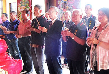 錦湖寺祈福 簡俊淦求汛期安全(圖)