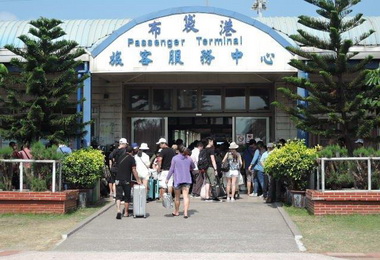 不受陸客限縮影響 布袋搭船出遊正夯(圖)