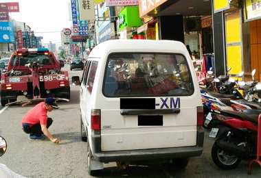 霧峰分局執行首次強力拖吊違停(圖)