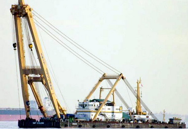 處理德翔擱淺案新加坡工作船隊提前抵台(圖)