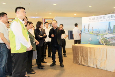 陳菊陪同視察市總圖 蔡英文：獲獎實至名歸(圖)