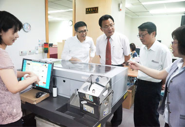 黃義佑訪視外交部南辦處及國貿局高辦處(圖)