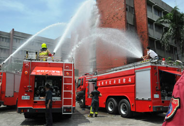 加工區辦地震與火警事故搶救演練(圖)