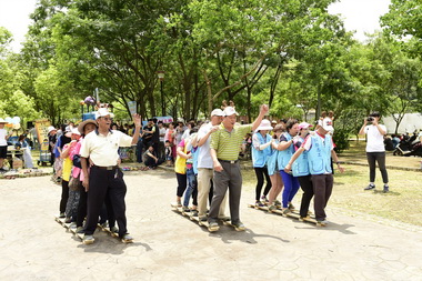 修平科大辦水鹿洄游草地市集文化節(圖)