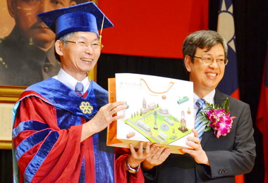 副總統陳建仁蒞雲科大勉畢業學子(圖)