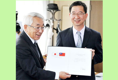 前進日本 陳錦倫行銷日月潭紅茶(圖)