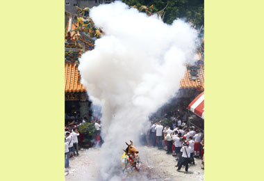 城隍爺掌陰間司法 卡案者祈求(圖)