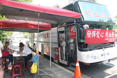 熱血做公益 加工處送美濃米(圖)