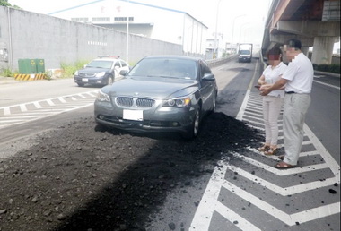 煤炭渣卡住百萬車清水警揪出肇事者(圖)