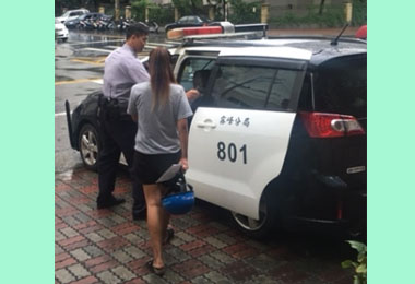 女子遭遺棄台中幸遇警資助返高雄(圖)