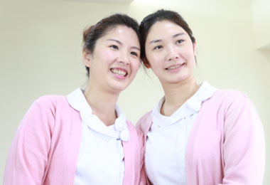 護理姊妹花同樓層互勉照顧病人(圖)