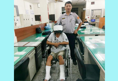 要毒不要命毒犯跳樓摔斷腿(圖)