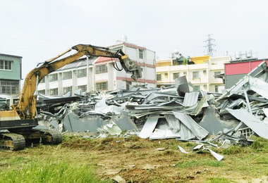 市府強拆除豐原北天段農地違建遏止不法(圖)