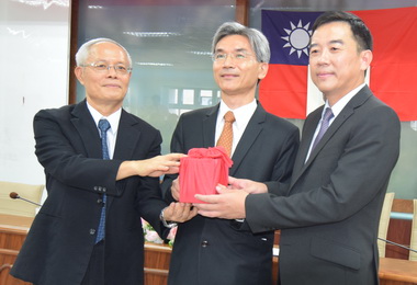 陳勇延接棒國立興大附中校長(圖)