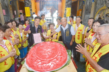 三山國王誕辰 客委會供百斤新丁粄祝壽(圖)