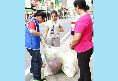 落實分類回收 環保局：破袋稽查(圖)
