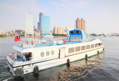 歡慶輕軌捷運通車觀光遊港輪快樂啟航(圖)