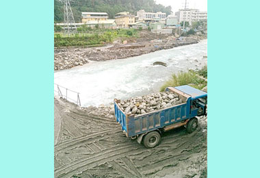 水里溪清淤整治 4、5日減壓供水(圖)