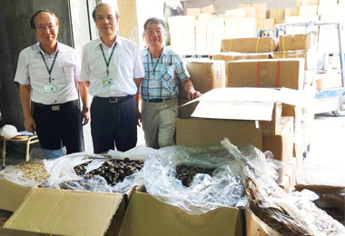中秋節前夕高雄關查獲走私乾香菇(圖)