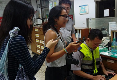 港女手機遺失航站民眾拾獲交警方(圖)