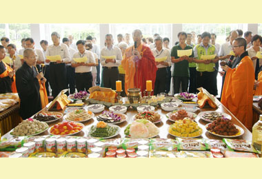 中油煉製事業部暨高雄煉油廠 中元普渡求平安(圖)