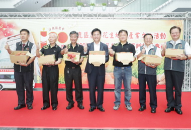 慶百週年沙鹿農會捐救護車回饋地方(圖)